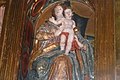 Virxe col neñu nel retablu mayor de la parroquia.