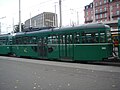 Basel: Schweizer Stan­dard­wa­gen mit nach­träg­lich zwi­schen den Dreh­ge­stel­len ab­ge­senk­tem Wa­gen­bo­den
