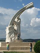 Monumento a la conversión de San Esteban al cristianismo. Obra de Miklós Melocco, Plaza Szent István, Esztergom.