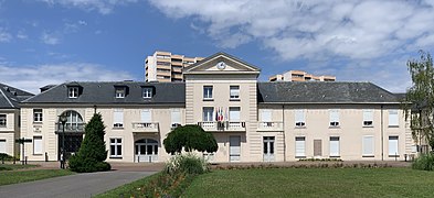 Hôtel ville Chelles Seine Marne 19.jpg