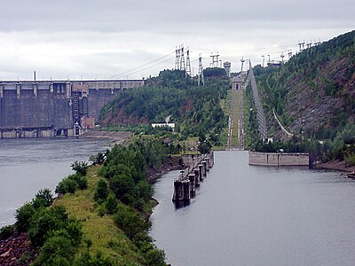 El plano inclinado de la presa de Krasnoyarsk es un tren cremallera eléctrico con un ancho de 9000 mm (29' 6,30"), lo que lo convierte en el ferrocarril de mayor ancho de cualquier tipo en el mundo