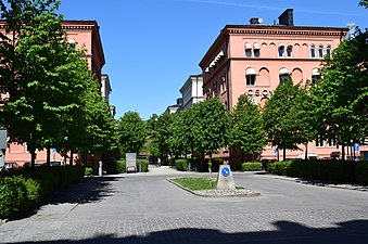 Vy över Göta livgarde och Svea livgardes tvillingkasernetablissemang vid Linnégatan.