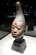 Memorial bust of a king's mother iyoba, Nigeria, Benin Kingdom, early 16th century AD, gunmetal bronze - Ethnological Museum, Berlin - DSC02225.JPG