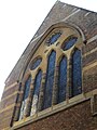 Una ventana de la antigua iglesia parroquial de St Michael, Leonard Street, Londres.