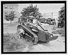 World War I tank, Wash. D.C. LCCN2016820283.jpg