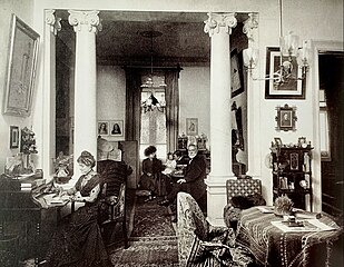 Interior de la începutul secolului 20 al casei pictorului Eugen Voinescu (1844-1909) din București