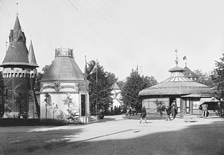 Hellgrens paviljong (t.h.) på Stockholmsutställningen 1897.