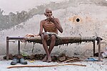 Gambar mini seharga Gambar:Khairdeen, alias Pritam, sitting on a cot outside his house in Jandali, district Ludhiana, Punjab, India 01.jpg