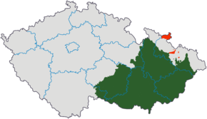 Morava (zeleně) a moravské enklávy ve Slezsku (červeně) v hranicích z roku 1920 na mapě České republiky.