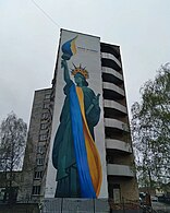 mural "Ucrânia é liberdade" em um dos edifícios residenciais