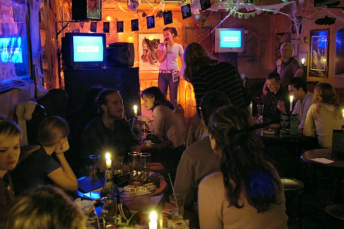 Available-light photography: Karaoke in an Irish pub in Hamburg, Germany