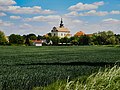 Pohled na Hrádek ze silnice od Jaroslavic