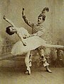 Olga Preobrazhénskaya (hada del azúcar) y Nikolái Legat (Príncipe Coqueluche) en el Grand pas de deux, c. 1900.