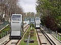 Ein kabelbane går opp mot Montmartre: Funiculaire de Montmartre.