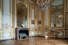 Arhitectura rococo: Pièce de la vaisselle d'or (Palatul de la Versailles, Versailles, Franța)