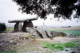 Rocks Navara dolmen, Spain 02-2005 01.jpg