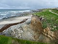 Échancrure dans la falaise entre Plouhinec (Finistère) et Plozévet.