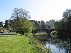 Bouillon: río Semois, el puente viejo y el castillo.