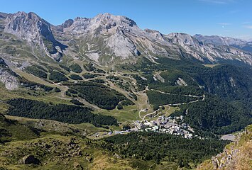 Cirque de Gourette, dominé par le pic de Ger