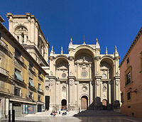 Granadako katedralaren fatxada nagusia.