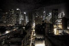 次席 : 夜のニューヨーク市、アメリカ合衆国 Paulo Barcellos Jr. (CC-BY-SA-2.0)