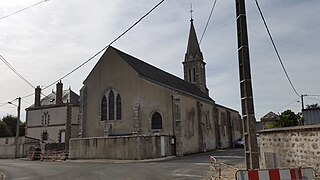 La place Saint-Martin et l'église d'Ozoir-le-Breuil.