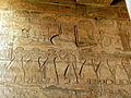 Астрономический зал Рамессеума, Фивы. Жрецы несут барку с эгисами