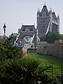 English: The Tower Bridge and the Tower of London.