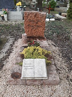 Váncsa Jenő és Váncsa Jenőné (1931–2016) sírja az agárdi temetőben.