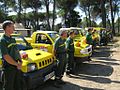 Sous-officiers et Auxiliaires de Protection de la Forêt Méditerranéenne (APFM) de l'Office national des forêts en tenue DFCI prêts au départ des patrouilles en été devant la base DFCI de la Colle du Rouet (Var).