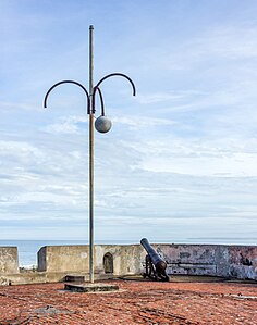 Cannon and lamp at Fort Marlborough