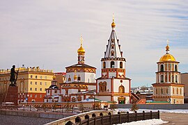 Photographie de la cathédrale de l'Épiphanie d'Irkoutsk.