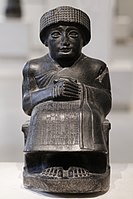 Лагаський цар Гудеа, ХХІІ ст. до н.е, Лувр, Париж (найменша з десяти його скульптур)