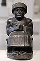 Statuette du roi Gudea assis musée du Louvre[30].