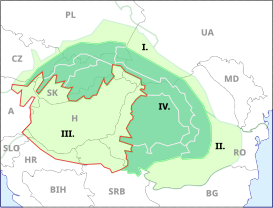 La cuenca de Panonia (III), rodeada por los Cárpatos y la meseta de Transilvania (IV) hacia el este y el norte. También se muestran las llanuras rumanas (II) y la depresión Subcarpacia (I) más allá de los Cárpatos (también conocida como Transcarpacia). A veces se incluye la cuenca del Sava, al sur (no se indica) como peripanoniana.