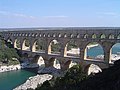 Pont du Gard, Prancis, siji kreteg sing diyasa ing jaman Romawi Kuna taun 19 BC.