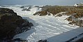 La tempête du 5 février 2014 à Saint-Guénolé : la mer recouverte d'écume face à Basse Poulbriat