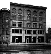 新世紀大廈，位於波士頓杭廷頓大道（約建於 1903 年）。