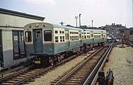 シカゴ・L 6000形（英語版） シカゴ・L向けに1950年から導入された2両固定編成の電車。一部車両はシカゴ・サーフェス・ラインのPCCカーの部品を流用して製造された[114][115]。