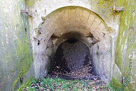 L'entrée remblayée.