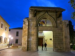 Porta gòtica de l'Antic Hospital