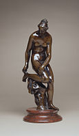 Figurilla en bronce de Mujer en el baño.