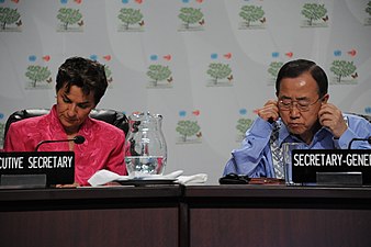 ChristianaFigueres Ban Ki-moonekin (Idazkari Nagusia, Nazio Batuak), Un Climate Talks 2010. Cancún, Mexiko.' Nazio Batuen aldetik; Konferentziaren ordezkaria,