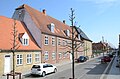 Lindegade. Den røde bygning er Brødremenighedens gamle drengeskole