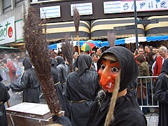 Macrales (sorcières) de Vielsalm aux fêtes d'Outremeuse.