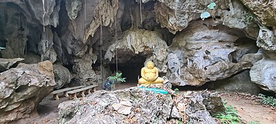Marché aux plantes et grotte sacrée dans les montagnes de Lampang 5.jpg