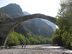 Osmanische Bogenbrücke über den Aoos bei Konitsa