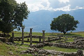 Antigonea, Southern Albania: ruins of an illyrian house with peristyle Photograph: Albinfo