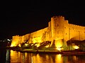 Нощен изглед към замъка Кирения