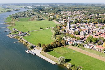 Loftfoto mei op de foargrûn de Kunearetoer